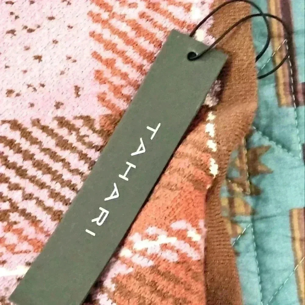 NWT Tahari‎ poncho/sweater.